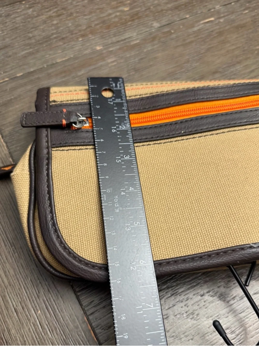Tommy Bahama Travel Personal Hanging Bag With Multiple Pockets